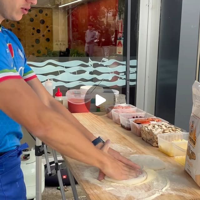 Fotogramma del video: Booked for the pizza. Remembered for the performance.
